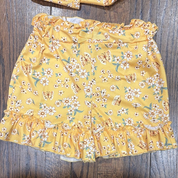 Little Lass girls Yellow Floral Ruffle Top and Shorts Set size 5 - Picture 4 of 6